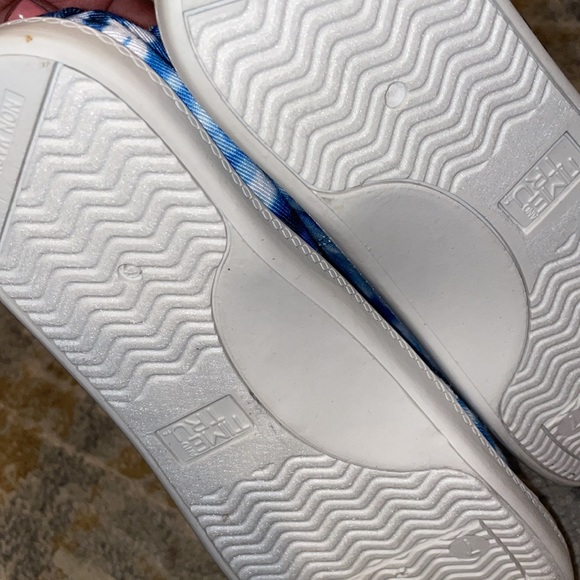 2/$20NEW CUTE SHOES $15 each - Picture 5 of 6